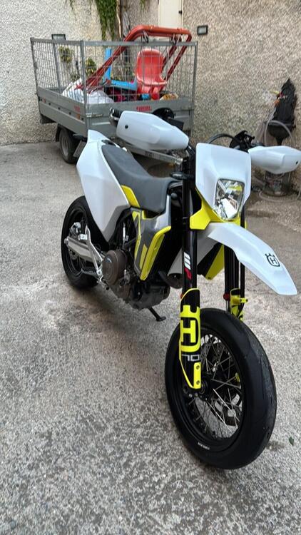 Husqvarna 701 Supermoto (2022)