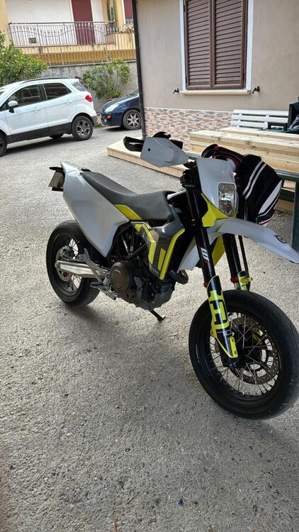 Husqvarna 701 Supermoto (2022) (2)