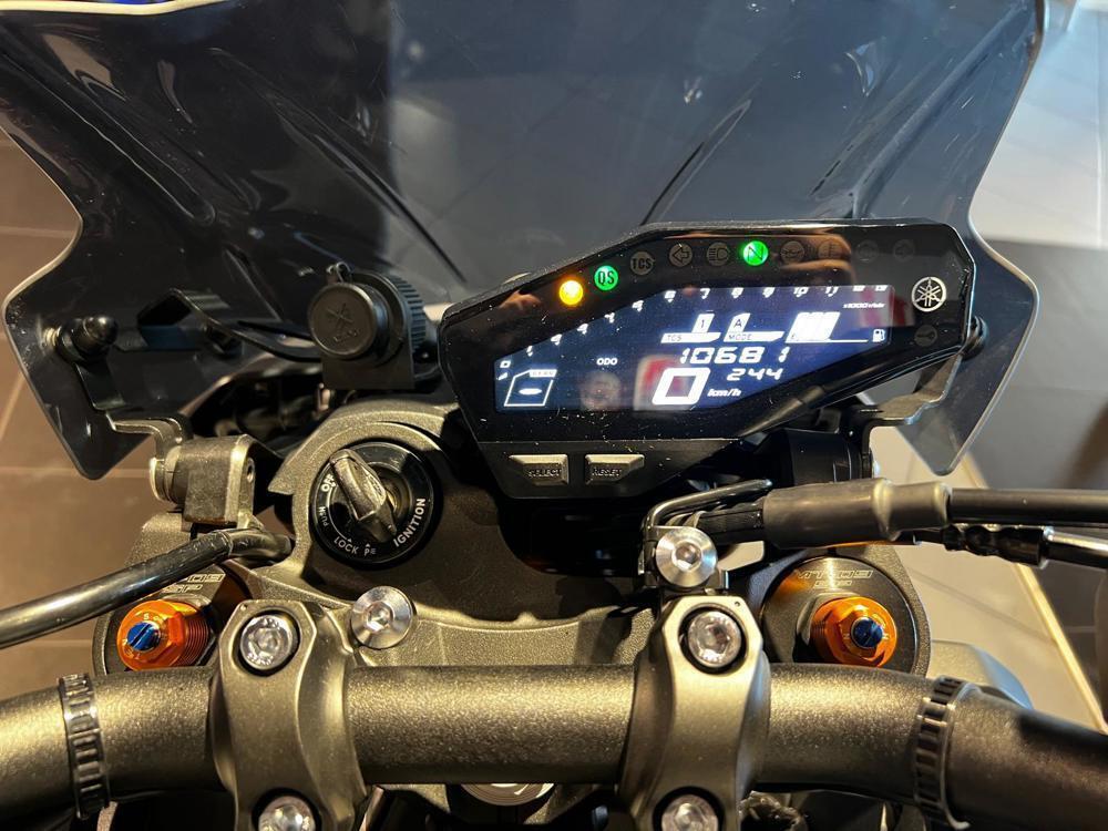 Yamaha MT-09 (2017 - 20) (2)