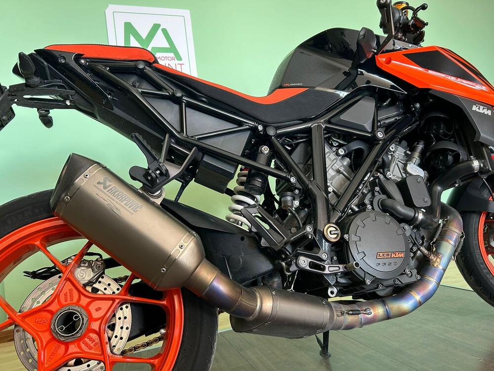 KTM 1290 Super Duke R (2019) (4)