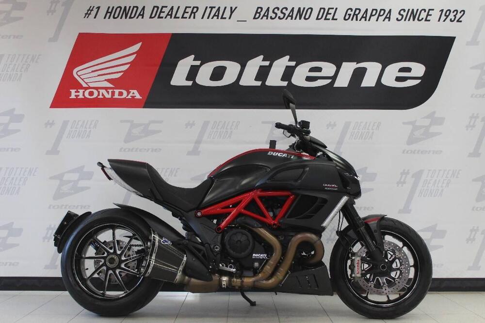 Ducati Diavel 1200 Carbon (2010 - 13)