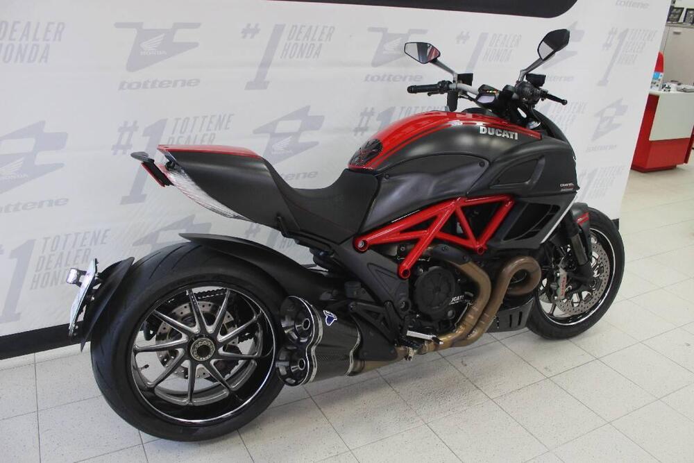 Ducati Diavel 1200 Carbon (2010 - 13) (2)