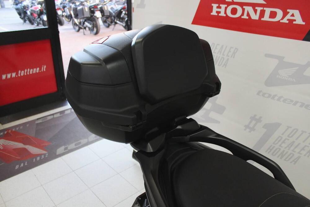 Yamaha T-Max 560 (2022 - 24) (5)