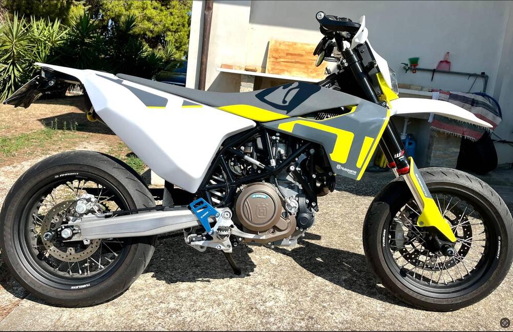 Husqvarna 701 Supermoto (2022)