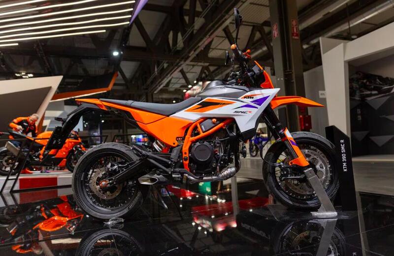 KTM 390 SMC R e 125 SMC R: come sono fatte, specifiche tecniche. EICMA 2024 [VIDEO]