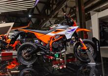 KTM 390 SMC R e 125 SMC R: come sono fatte, specifiche tecniche. EICMA 2024 [VIDEO]