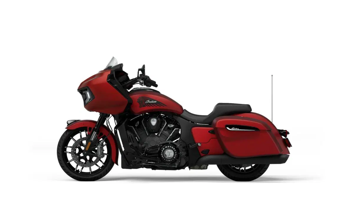 Indian Challenger Challenger 1768 Dark Horse (2021 - 25) (3)
