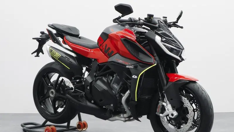 160 CV cinesi: ecco la nuova Supersportiva e la nuova Hypernaked di QJMotor da 1000cc. SRK 1000 e SRK 1000 RR, EICMA 2024 [VIDEO]