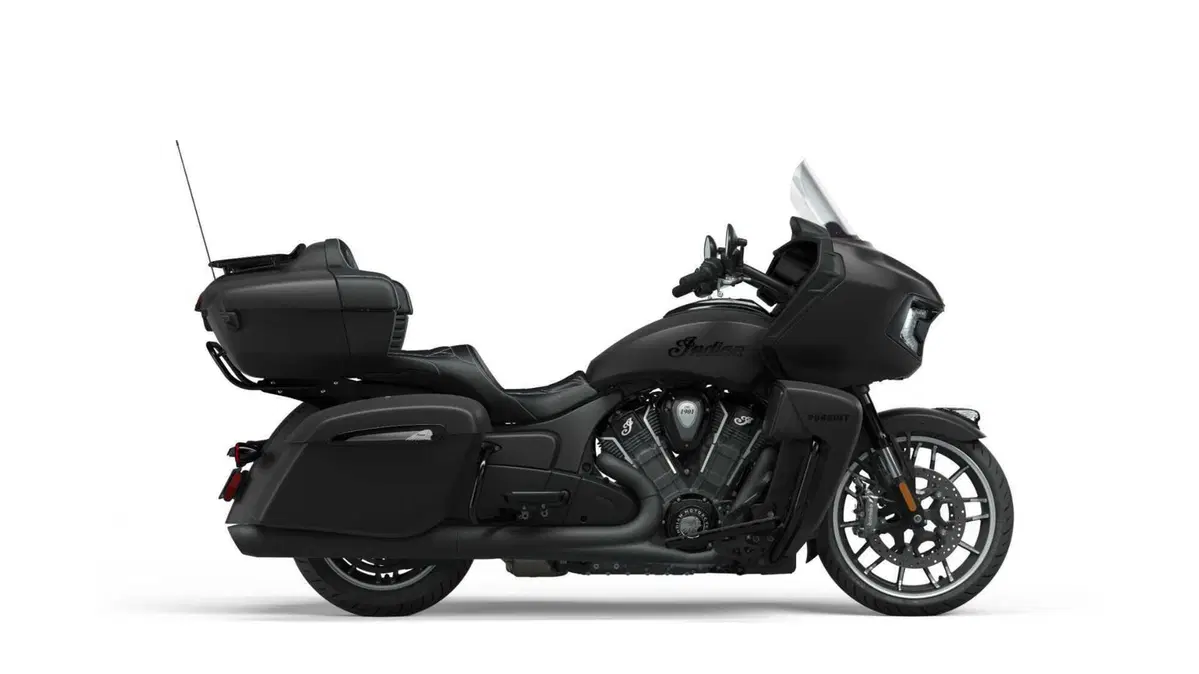 Indian Pursuit Pursuit 1768 Dark Horse (2022 - 25) (7)