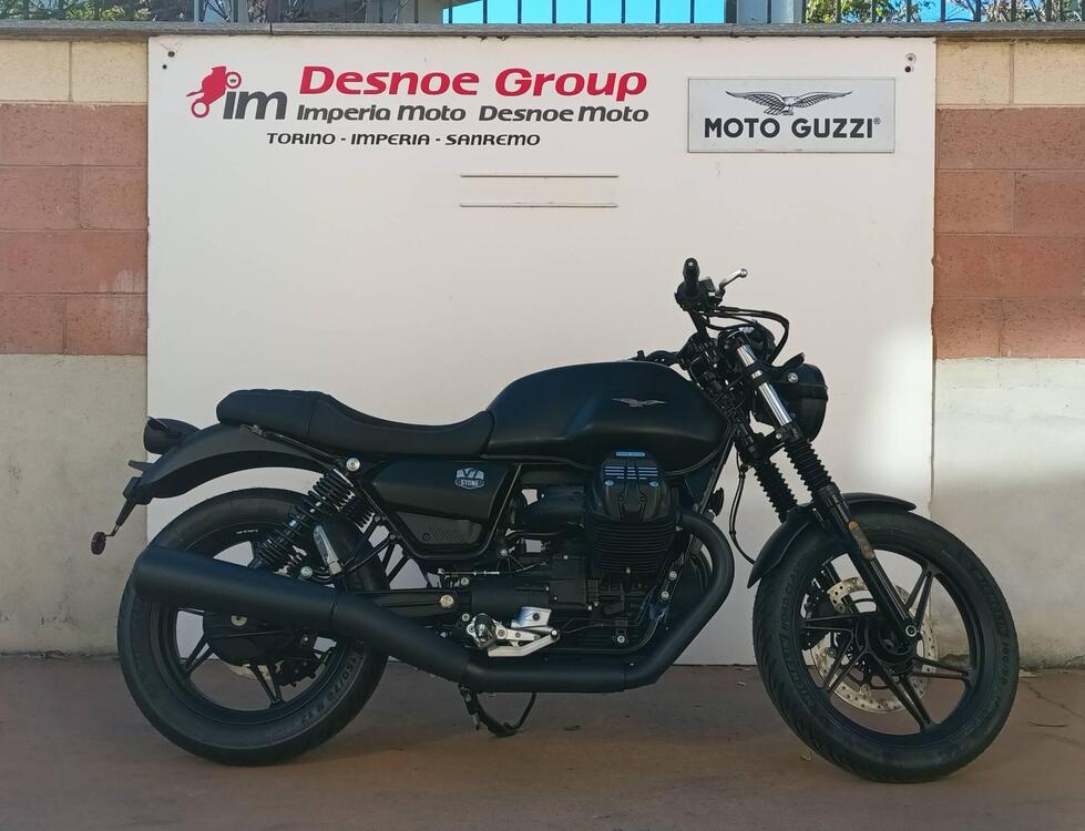 Moto Guzzi V7 Stone (2021 - 24)