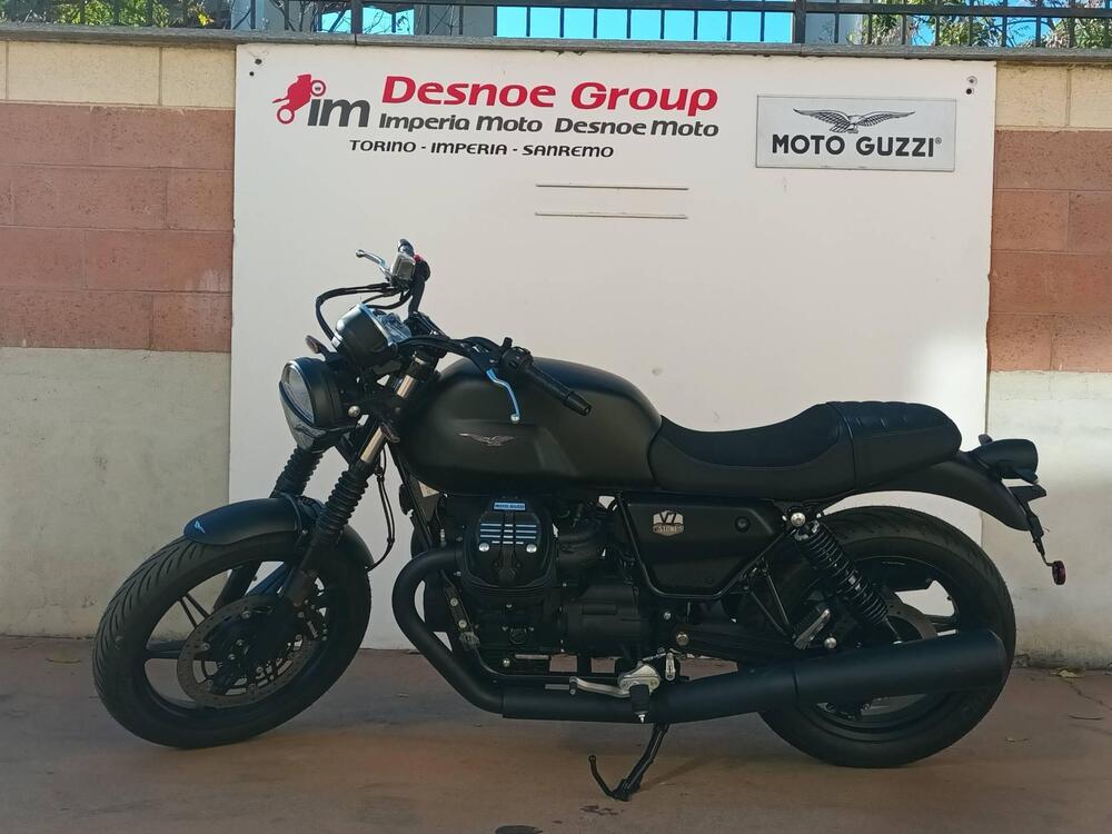 Moto Guzzi V7 Stone (2021 - 24) (2)