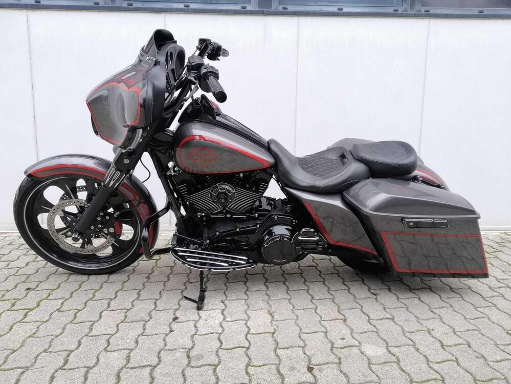 Harley-Davidson 1690 Street Glide (2011 - 13) - FLHX (4)