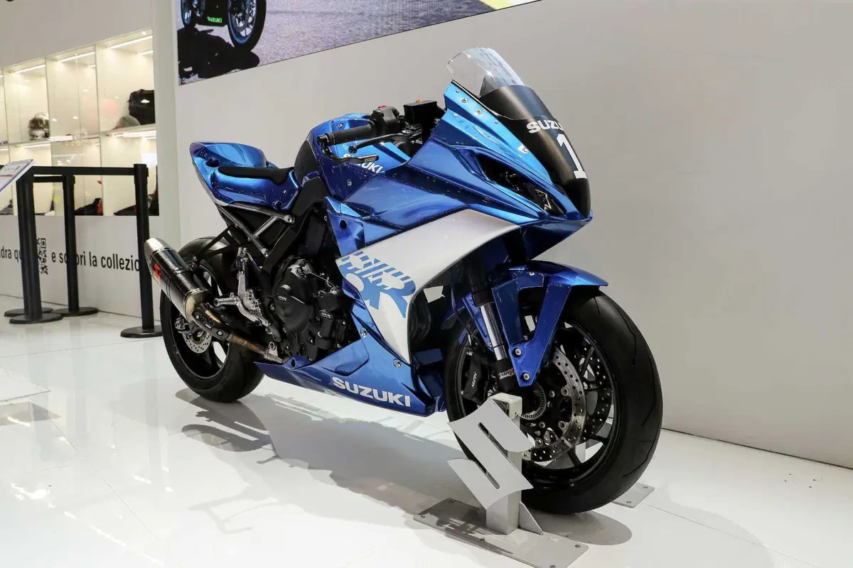 Presentato a EICMA 2024 il Trofeo monomarca Suzuki GSX-8R CUP (11)