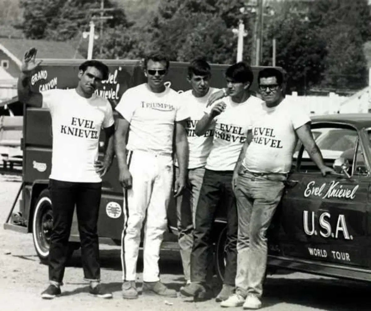 Triumph Rocket 3 Evel Knievel: soltanto 500 esemplari per celebrare lo stuntman statunitense