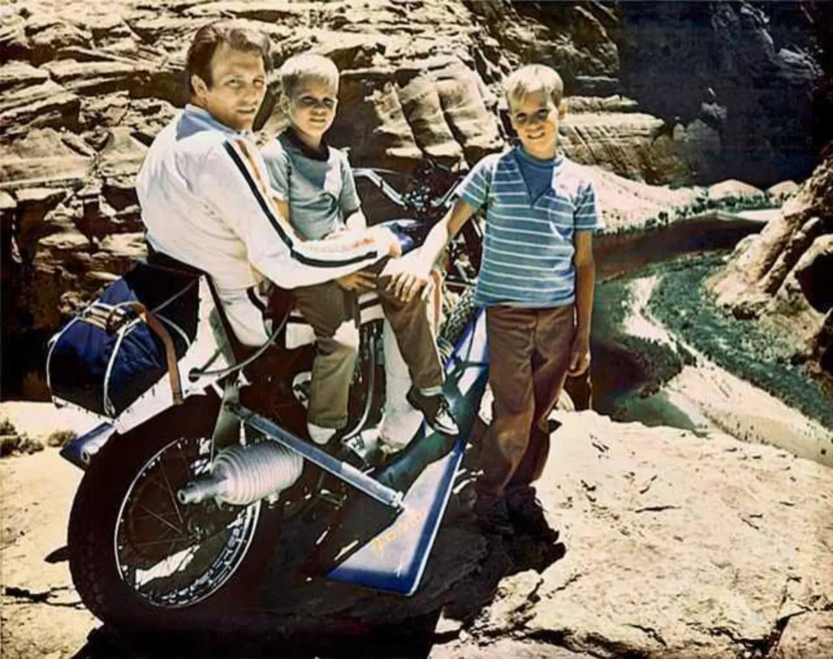 Triumph Rocket 3 Evel Knievel: soltanto 500 esemplari per celebrare lo stuntman statunitense (11)