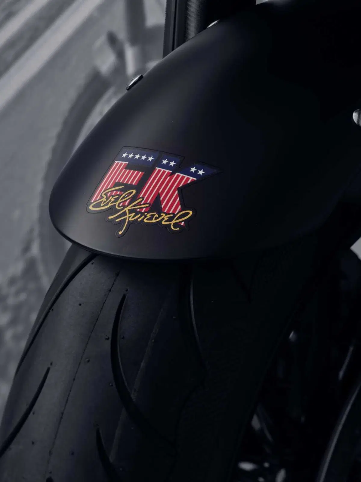 Triumph Rocket 3 Evel Knievel: soltanto 500 esemplari per celebrare lo stuntman statunitense