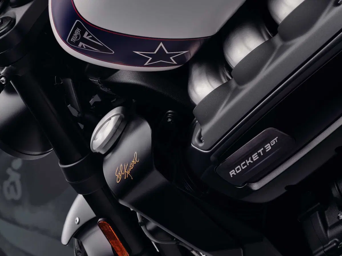 Triumph Rocket 3 Evel Knievel: soltanto 500 esemplari per celebrare lo stuntman statunitense (9)