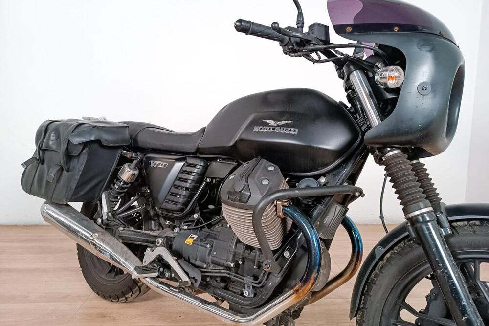 Moto Guzzi V7 II Stone (2015 - 17) (5)