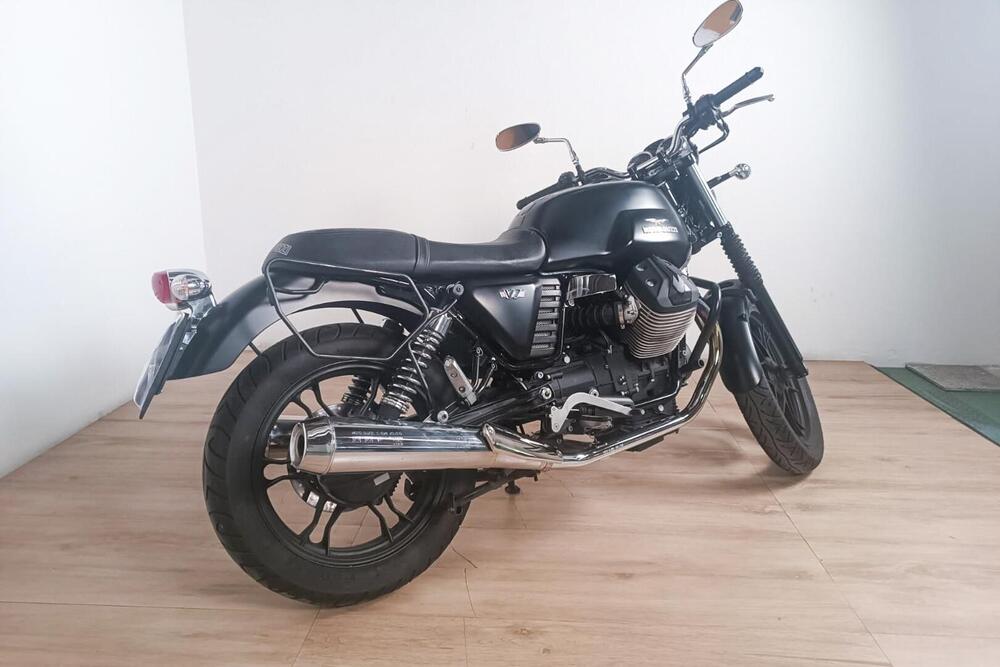 Moto Guzzi V7 II Stone (2015 - 17) (3)