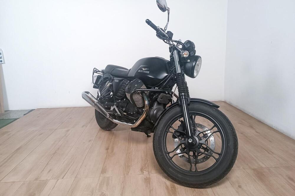 Moto Guzzi V7 II Stone (2015 - 17) (2)