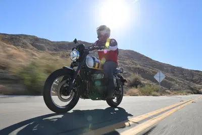 Royal Enfield Bear 650, la scrambler ispirata alla Big Bear Run del '60 [VIDEO]