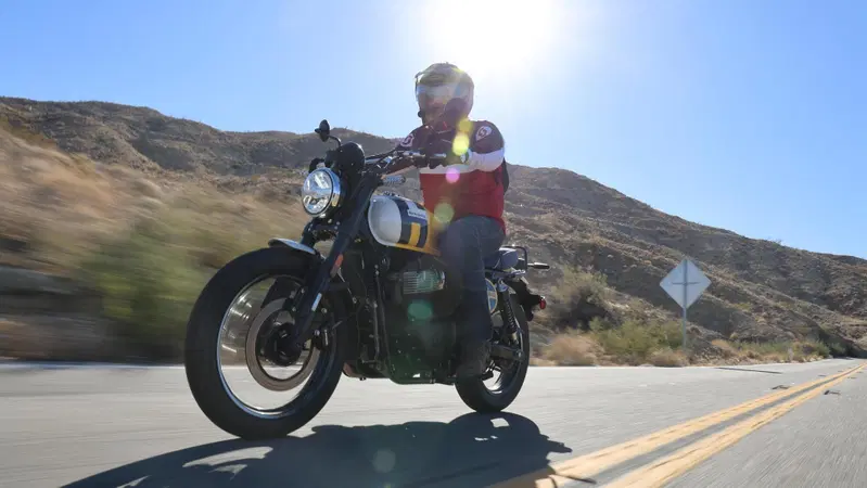 Royal Enfield Bear 650, la scrambler ispirata alla Big Bear Run del '60 [VIDEO]