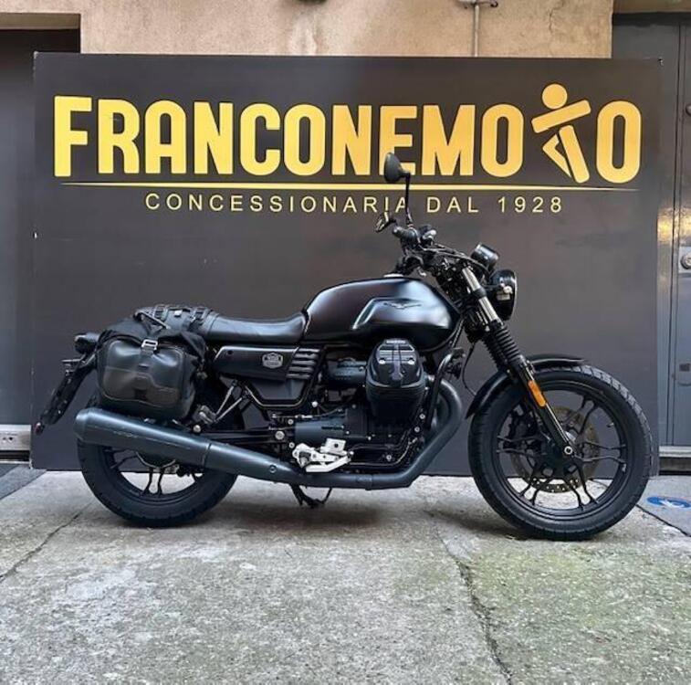 Moto Guzzi V7 III Stone Night Pack (2019 - 20)