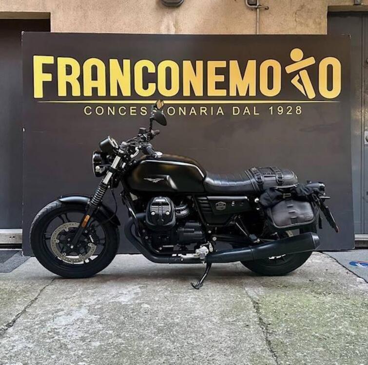 Moto Guzzi V7 III Stone Night Pack (2019 - 20) (4)