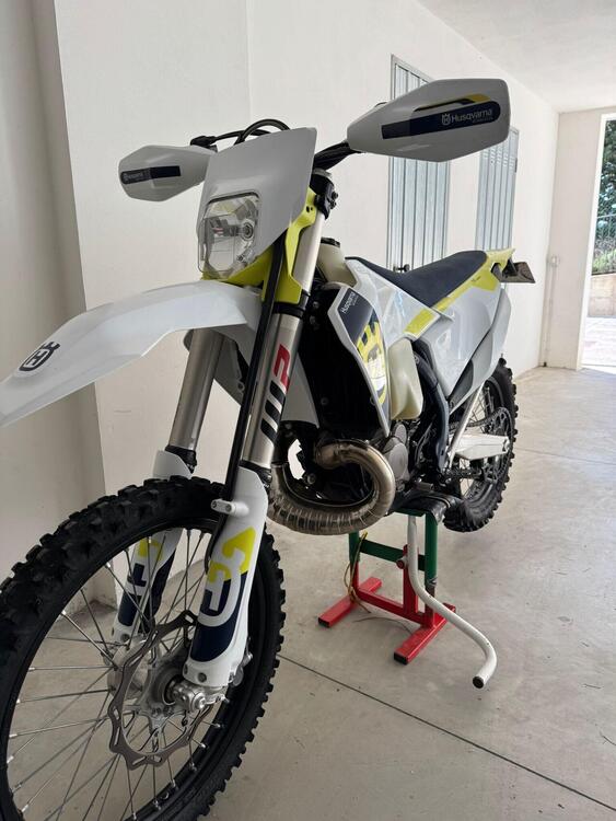 Husqvarna TE 300i (2022)