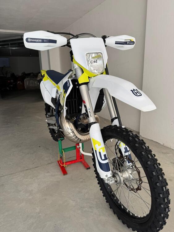 Husqvarna TE 300i (2022) (2)