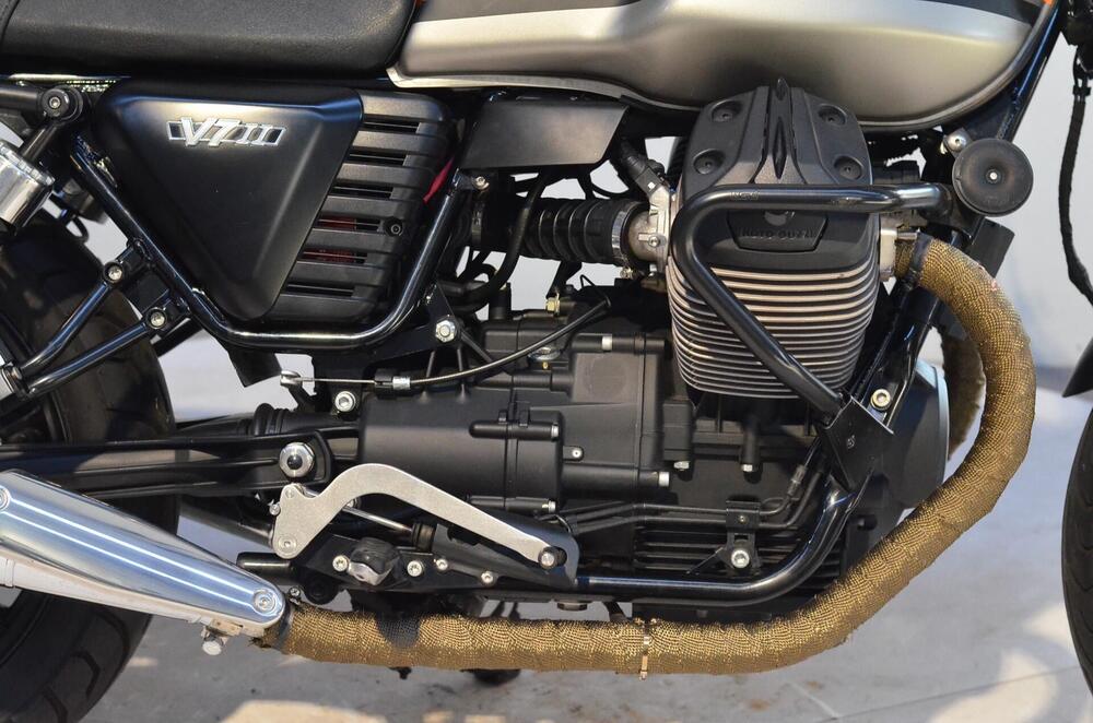 Moto Guzzi V7 II Stone (2015 - 17) (3)