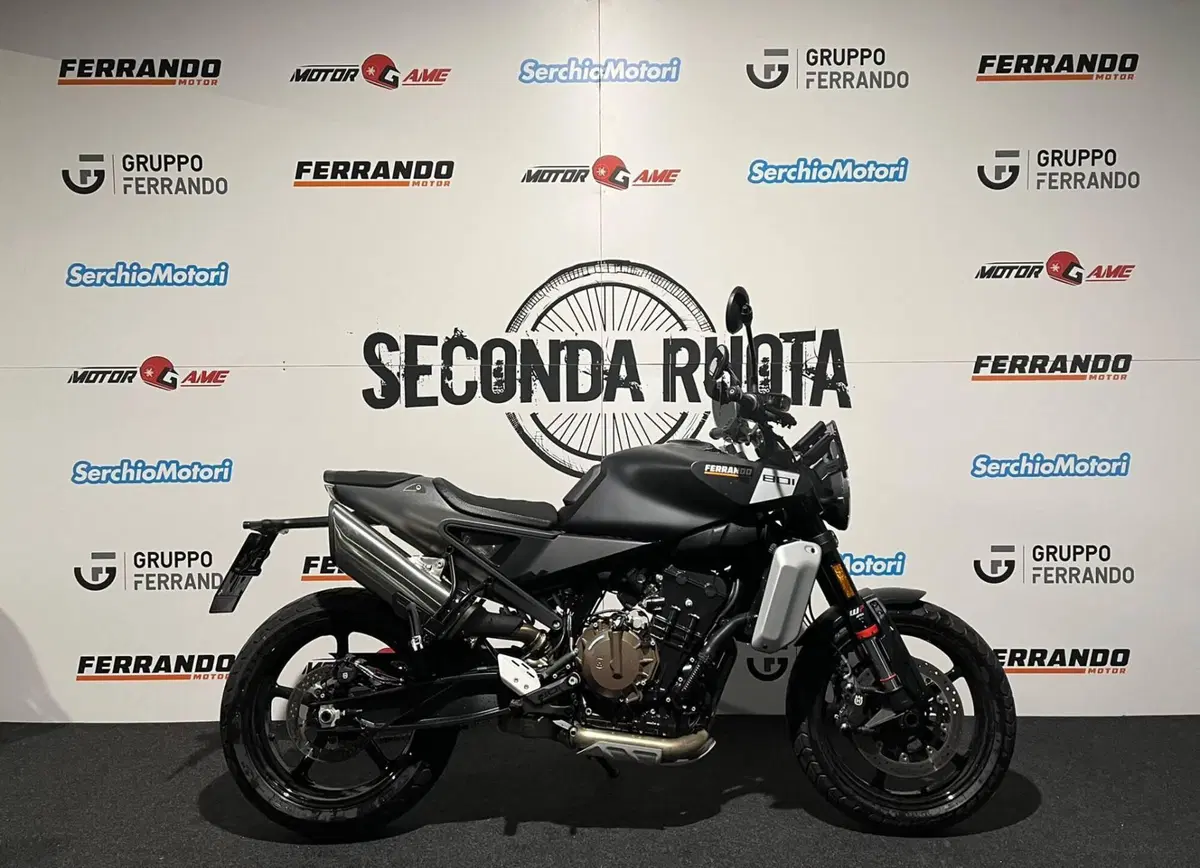 Husqvarna Svartpilen 801 (2024 - 26)