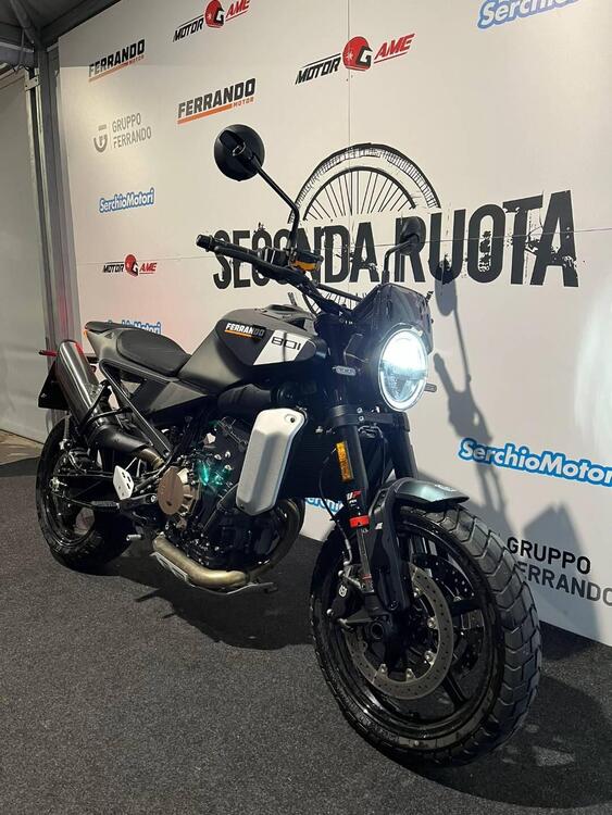 Husqvarna Svartpilen 801 (2024) (2)