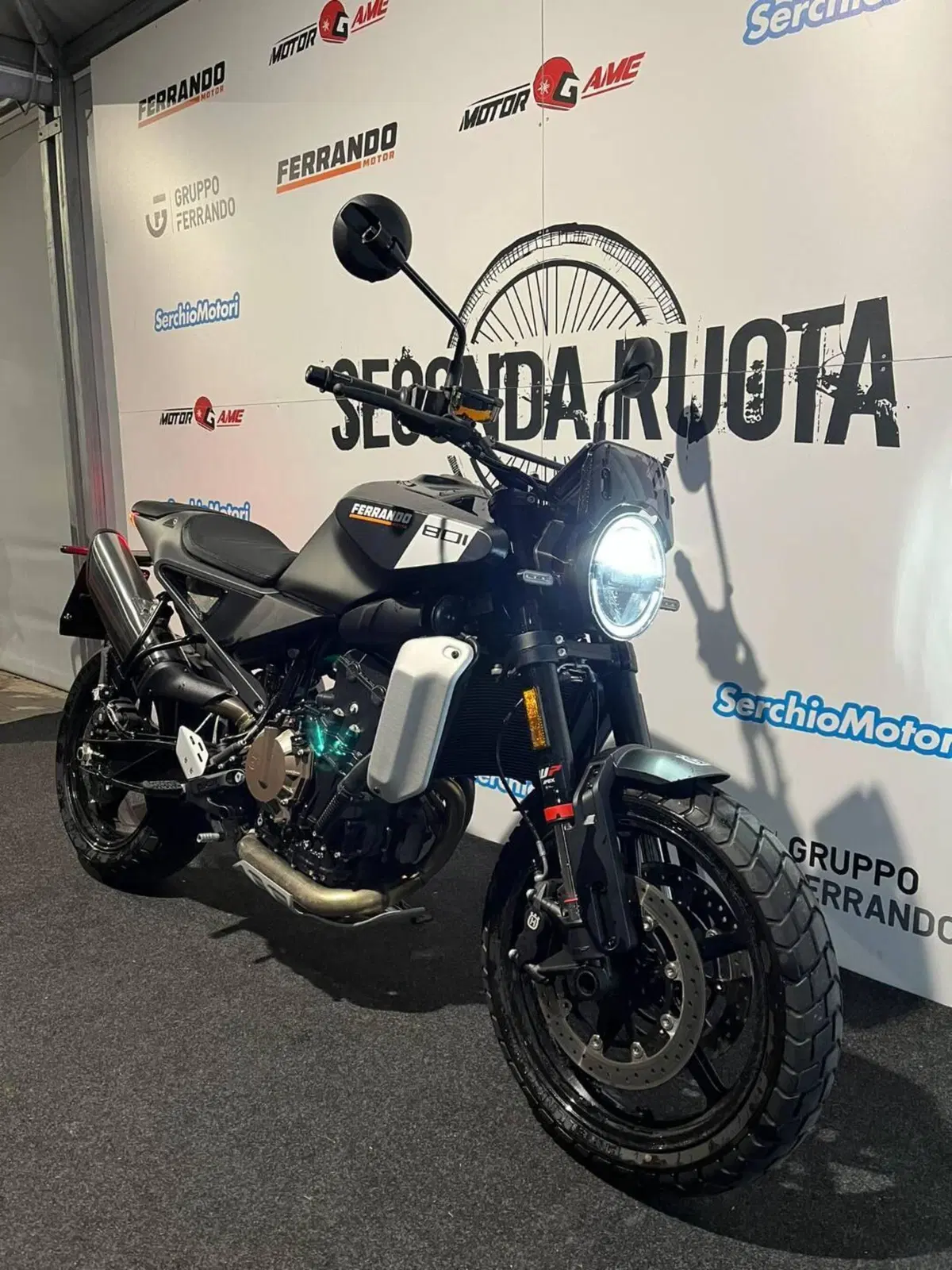 Husqvarna Svartpilen 801 (2024 - 26) (2)