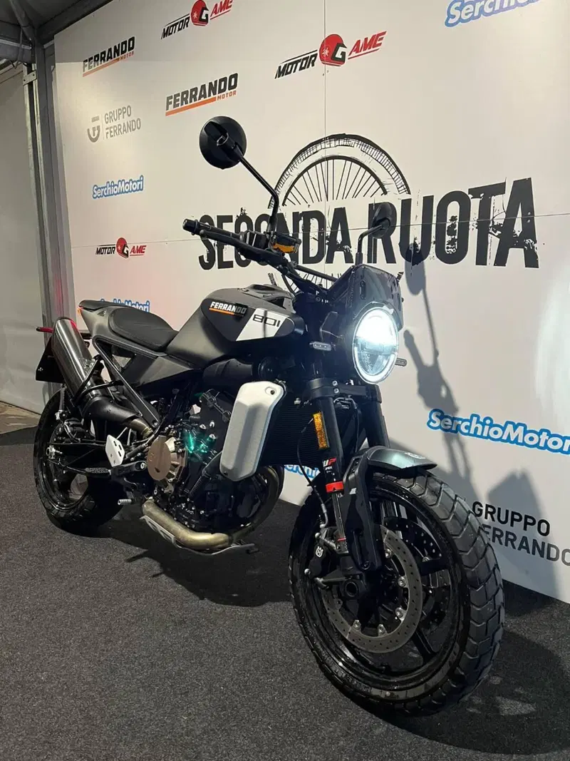 Husqvarna Svartpilen 801 (2024 - 26) (2)