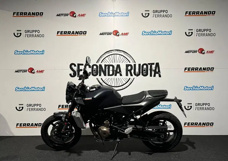 Husqvarna Svartpilen 801 (2024 - 26) (3)