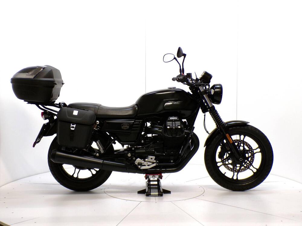 Moto Guzzi V7 III Stone (2017 - 20)