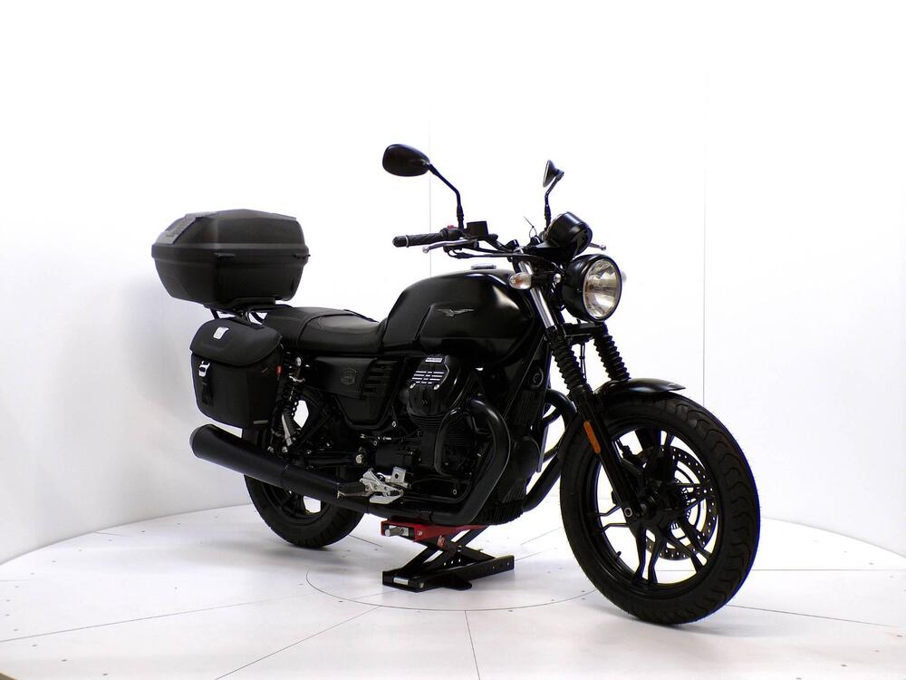 Moto Guzzi V7 III Stone (2017 - 20) (2)