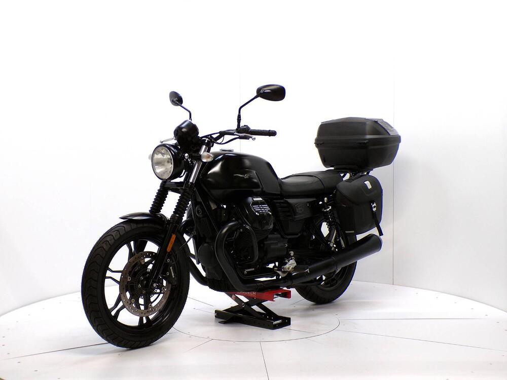 Moto Guzzi V7 III Stone (2017 - 20) (3)