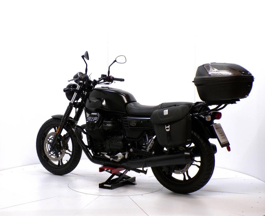 Moto Guzzi V7 III Stone (2017 - 20) (5)