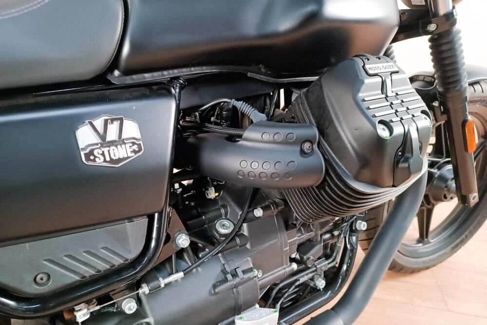 Moto Guzzi V7 850 Stone Special Abs (2021) (4)