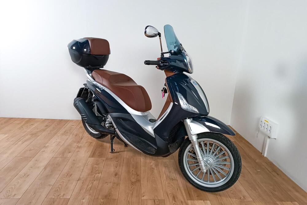 Piaggio Beverly 300 Hpe (2021) (2)