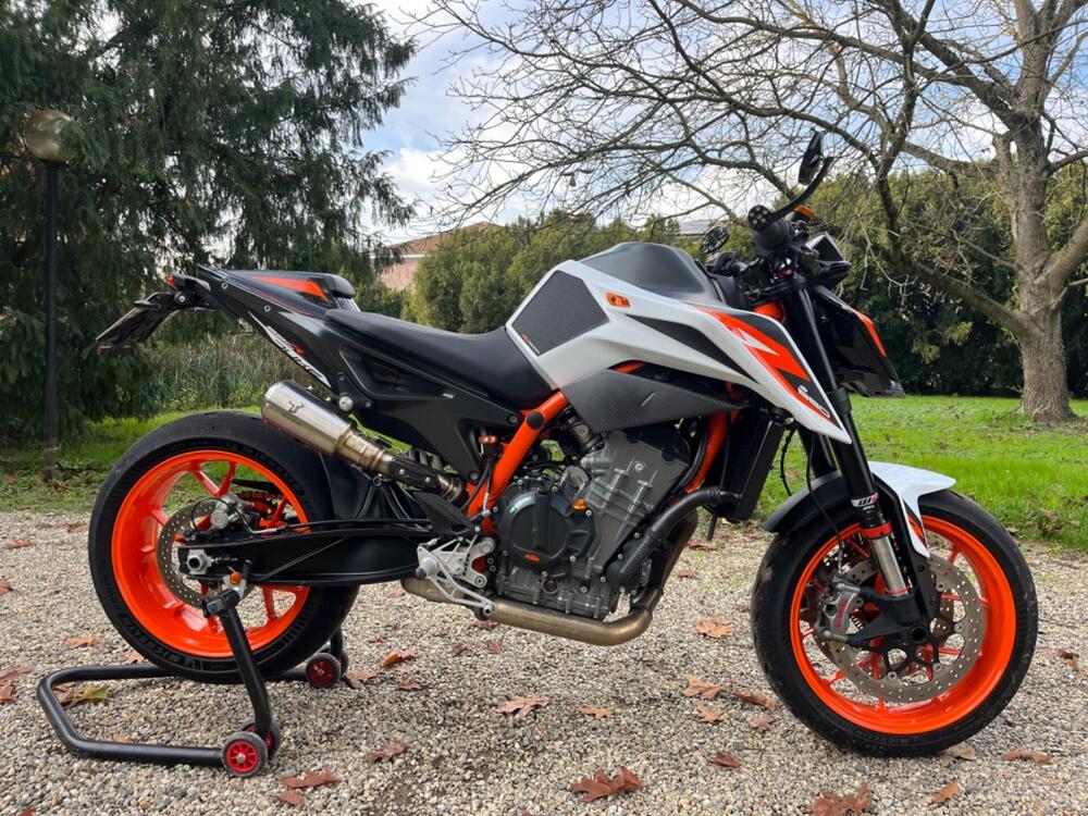 KTM 890 Duke R (2021)