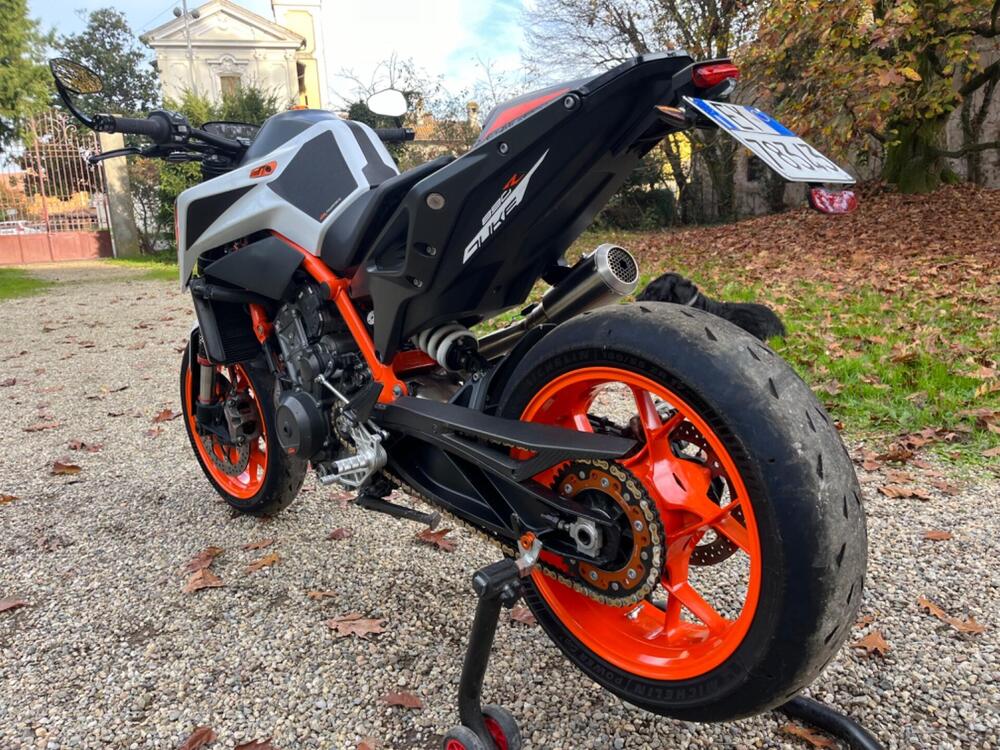 KTM 890 Duke R (2021) (5)