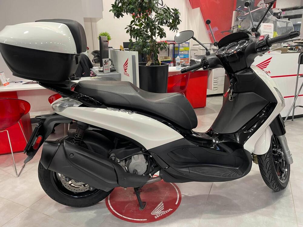 Piaggio Beverly 350 Tourer (2020) (3)