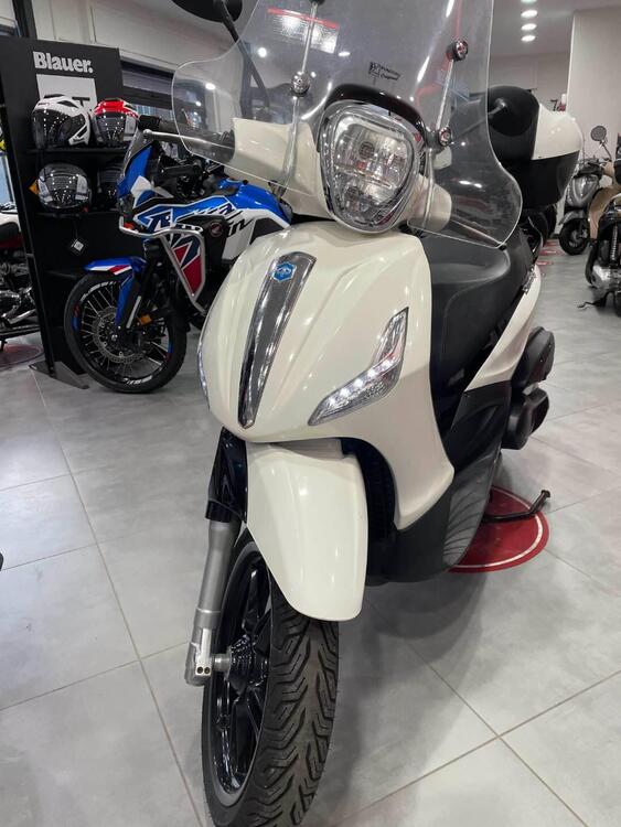 Piaggio Beverly 350 Tourer (2020) (4)