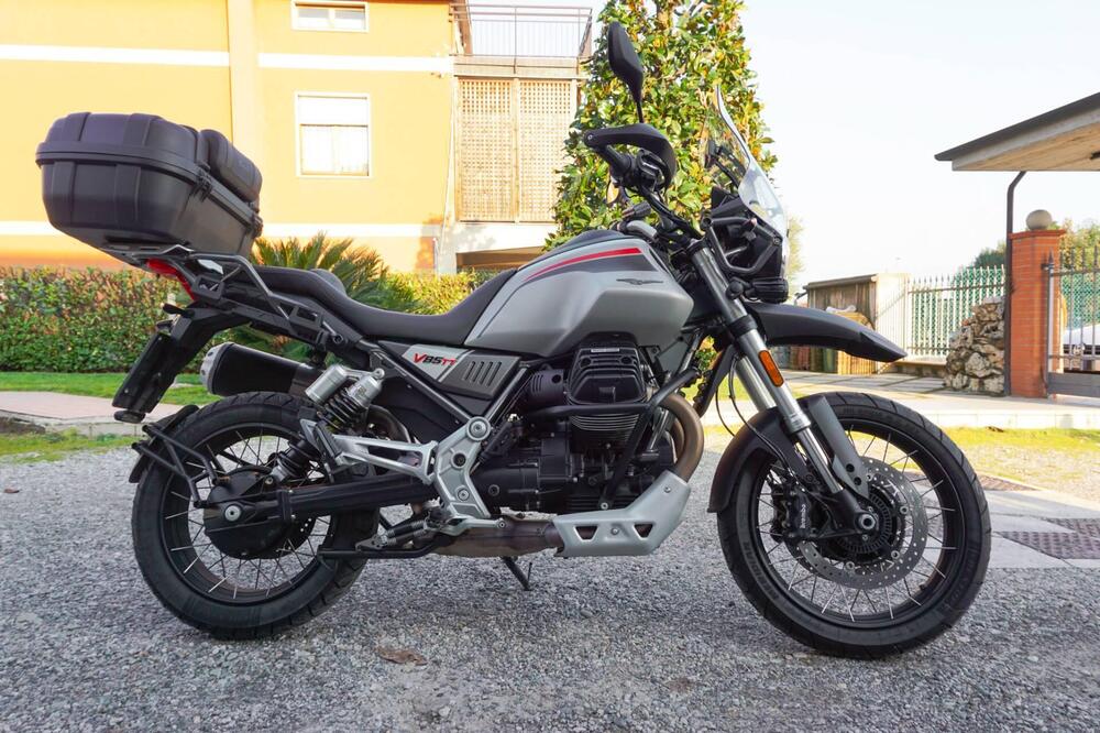 Moto Guzzi V85 TT Travel (2021 - 23)