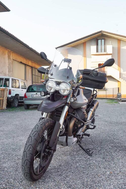 Moto Guzzi V85 TT Travel (2021 - 23) (2)