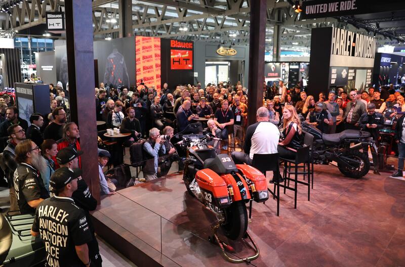 Diamo un&#039;occhiata allo stand Harley-Davidson ad EICMA 2024 e intervistiamo Francesco Vanni [VIDEO]