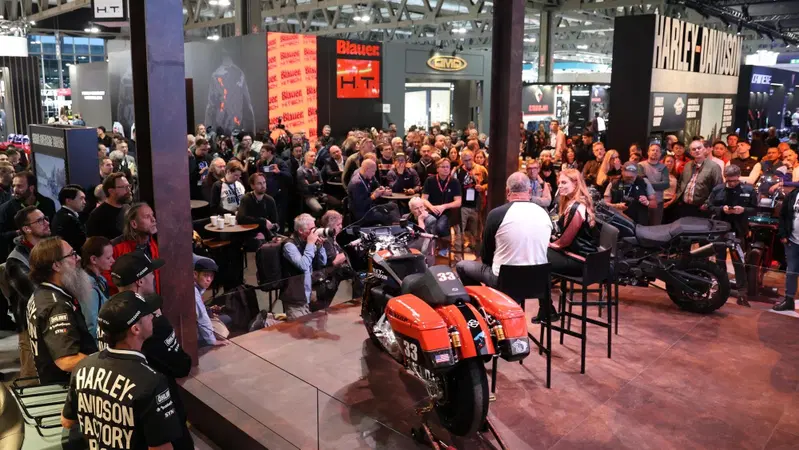 Diamo un'occhiata allo stand Harley-Davidson ad EICMA 2024 e intervistiamo Francesco Vanni [VIDEO]